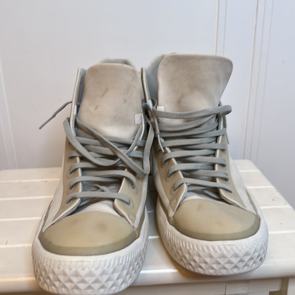 shoes feature minimalist aesthetic with, premium materials and subtle branding. - Picture 5 of 5